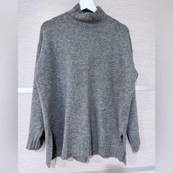 H&M Sweaters - H&M Gray Oversized Sweater in XS